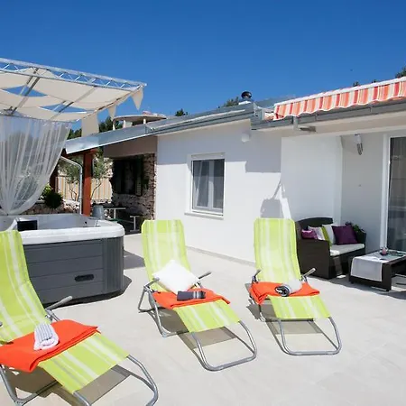 Bilo Idro Ferienhaus